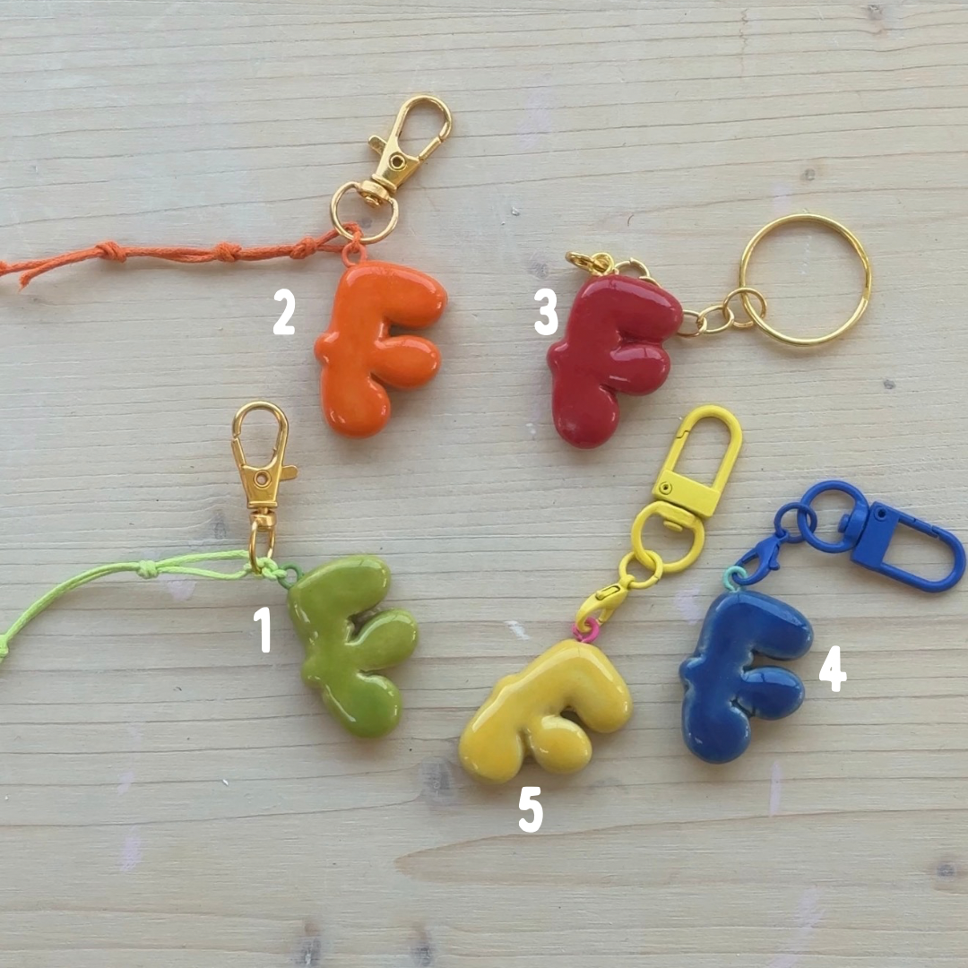 Porte-clés initiale de couleur