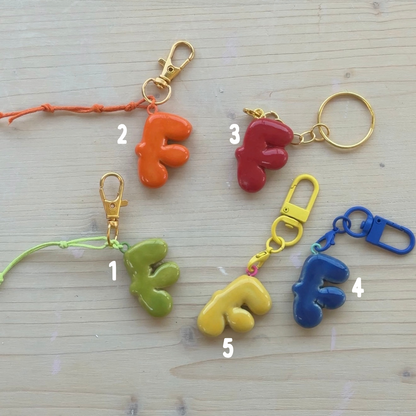 Porte-clés initiale de couleur