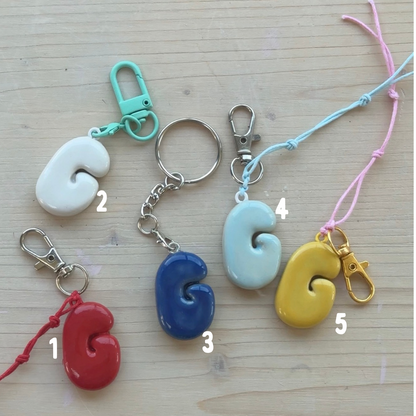 Porte-clés initiale de couleur
