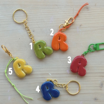 Porte-clés initiale de couleur