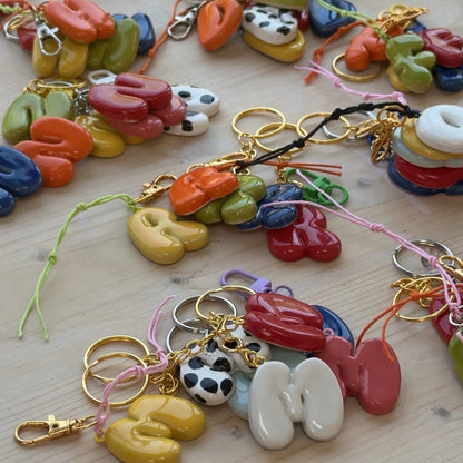 Porte-clés initiale de couleur