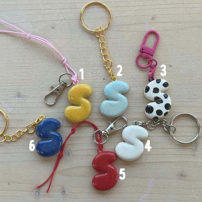 Porte-clés initiale de couleur