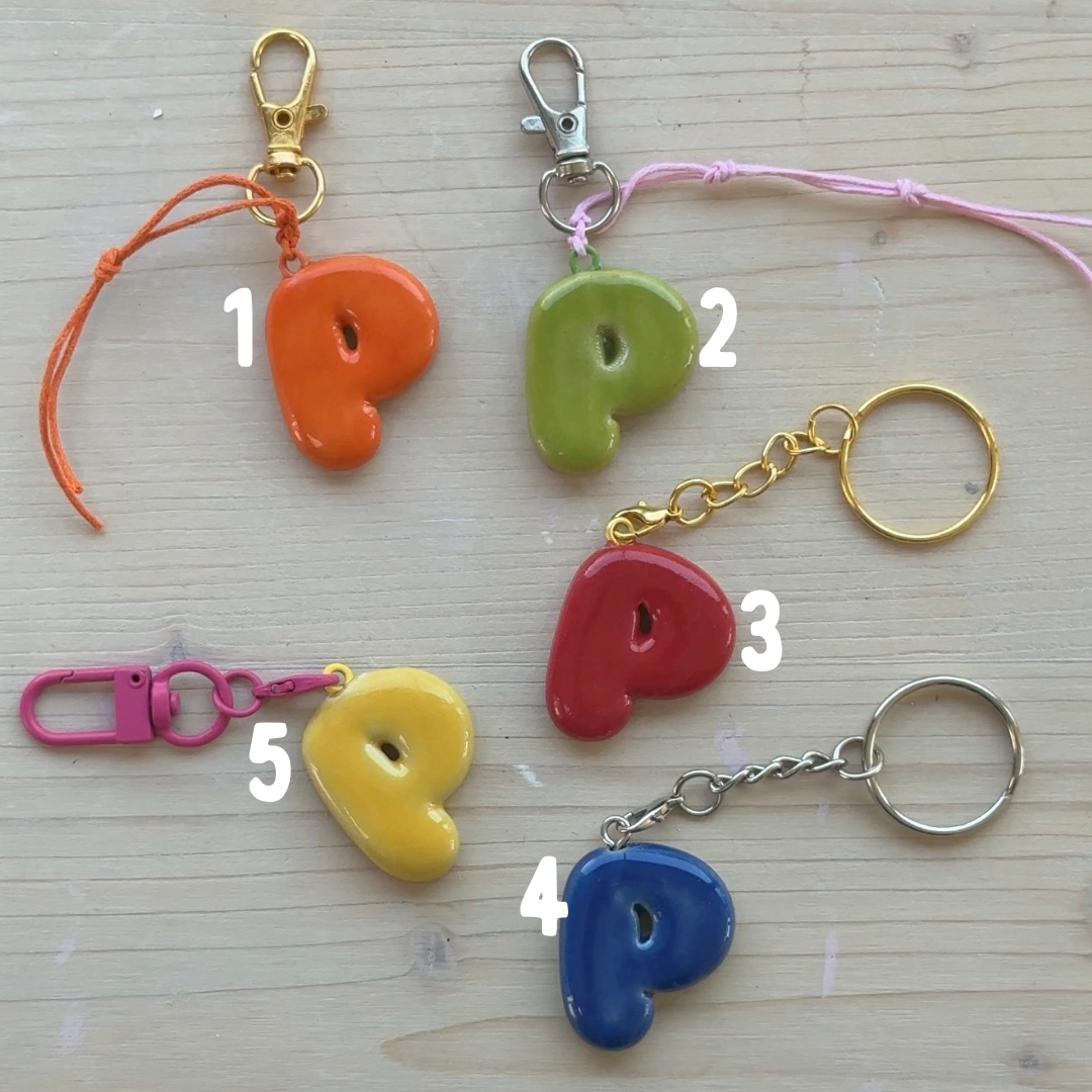 Porte-clés initiale de couleur